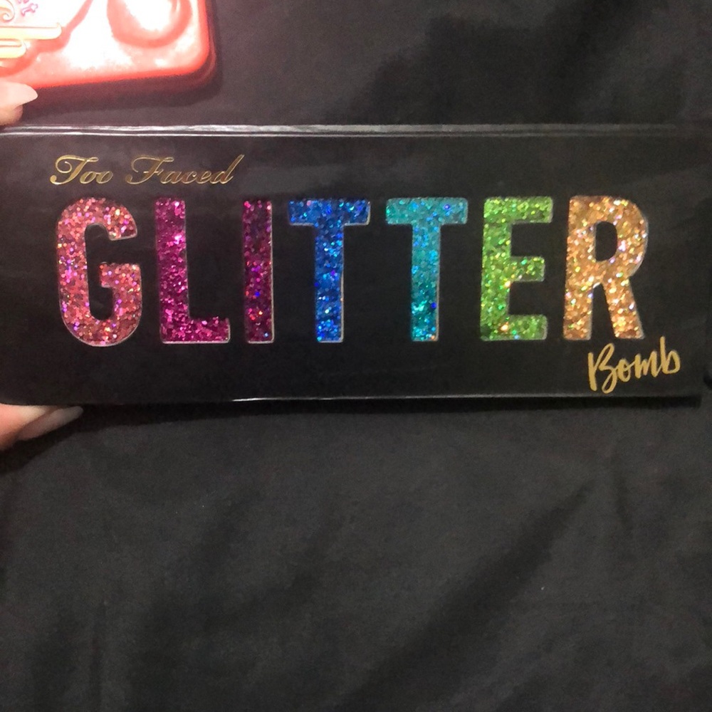 Very pretty Glitter Bomb Palette!